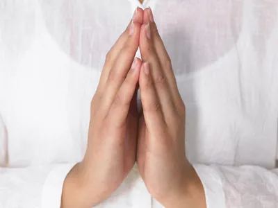 Руки в молитве фотографии