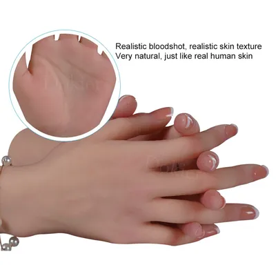 Изящные женские руки на фото