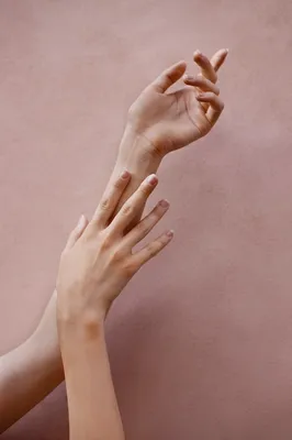 Руки женщин: изображения в различных форматах