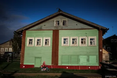 Русская деревня, деревянные дома, …» — создано в Шедевруме