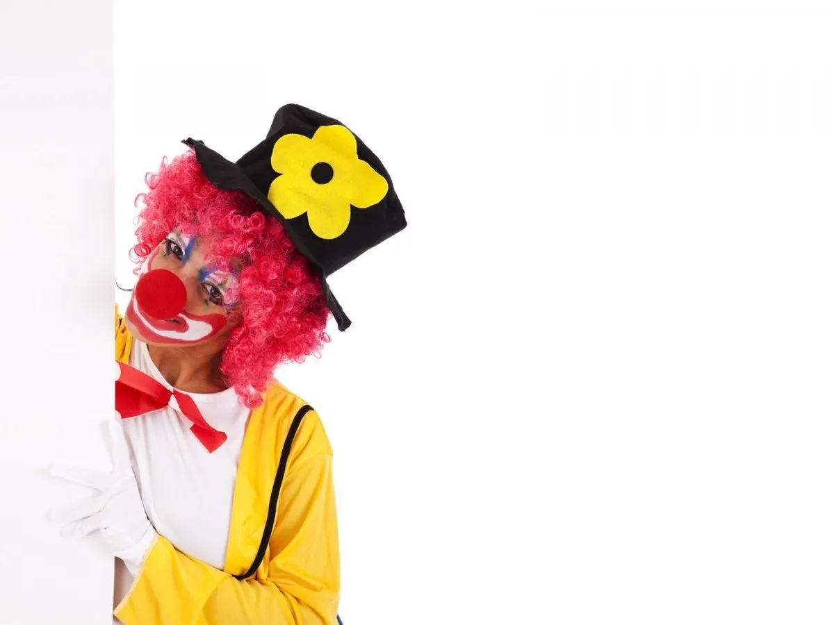 Корова клоун. Клоун выглядывает. Клоун фон. Атрибуты клоуна. Визитка клоуна.