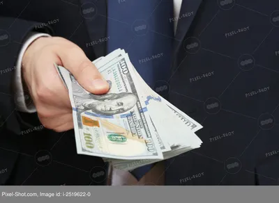 С деньгами в руках: фото для бизнеса и финансовых блогов