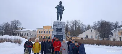 Картинка с деньгами и розами на День рождения Арсению