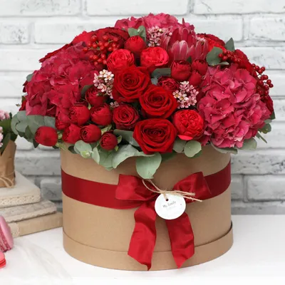Букет цветов «Поздравление» - закажи с бесплатной доставкой в Москве от 30  мин
