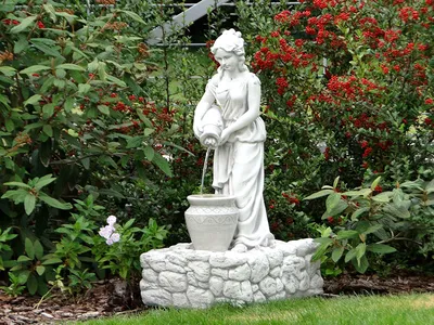 Невероятные садовые скульптуры на фотографии