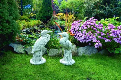 Уникальные садовые скульптуры на изображении