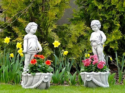 Картинка с садовыми скульптурами, которая вдохновляет