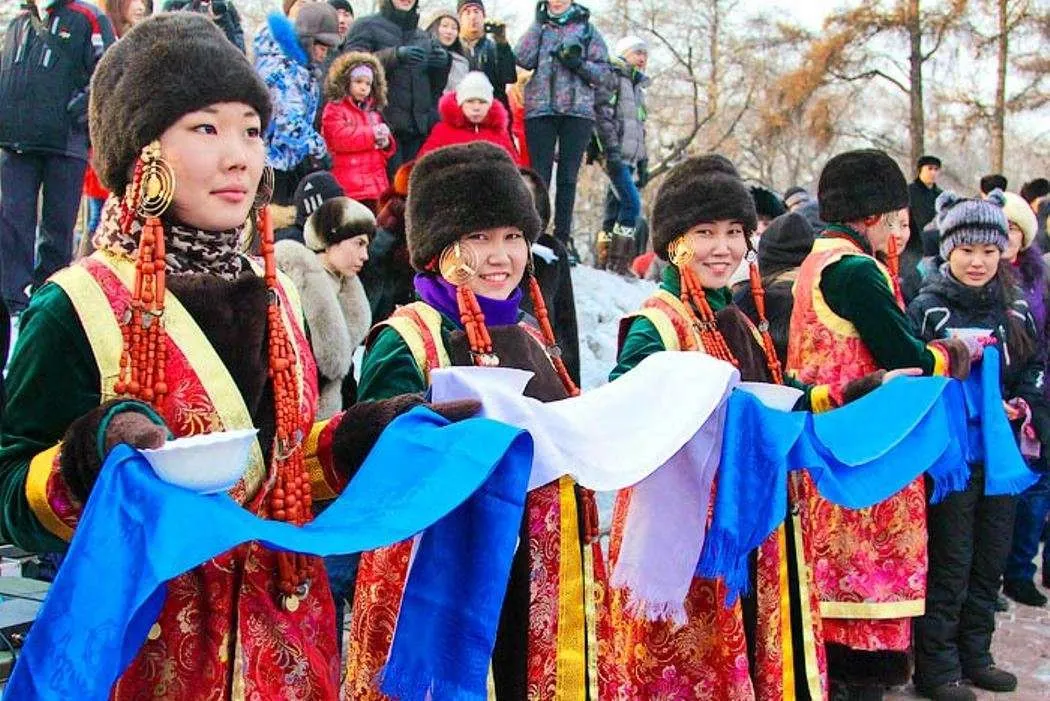 День бурятов. Бурятский праздник Сагаалган. Сагаалган праздник Бурятия. Празднование Сагаалгана в Бурятии. Традиции бурятского народа Сагаалган.