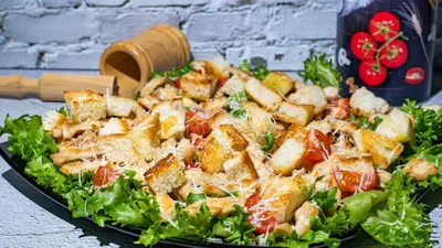 Классический салат Цезарь | cooklikemary.ru