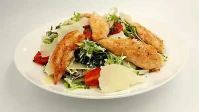 Салат Цезарь с лососем - простой рецепт с фото в домашних условиях - Рецепты,  продукты, еда | Сегодня