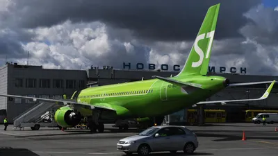 Самолет S7 повредил шасси при посадке в аэропорту Новосибирска - РИА  Новости, 10.09.2023