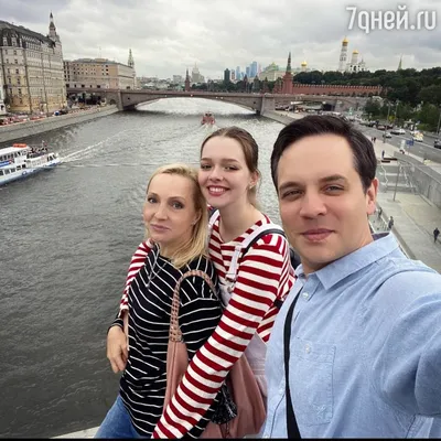 Как выглядят 53-летняя жена и повзрослевшая дочка Александра Асташенка -  7Дней.ру