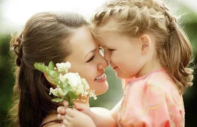 Оказывается, сегодня день дочери. Поздравляю всех дочерей и мам дочек 💕 ⠀  Счастлива быть мамой этой принцессы. Она, конечно, приобретает… | Instagram