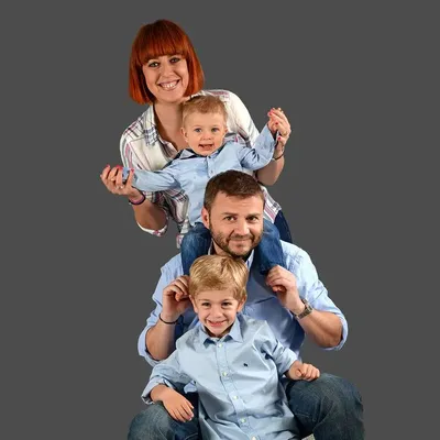 позы для семейной фотосессии с детьми в студии: 2 тыс изображений найдено в  Яндекс.Картинках | Fotografia