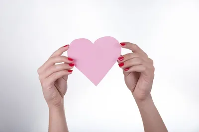 Сердечки руками: красивые картинки для использования в приложениях