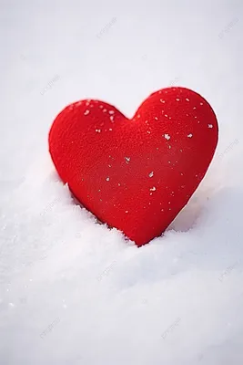 красное сердце на снегу Фон Обои Изображение для бесплатной загрузки -  Pngtree
