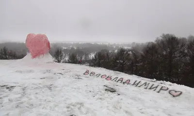 сердце нарисовано на снегу на синем фоне, эмоция, удача, снег фон картинки  и Фото для бесплатной загрузки