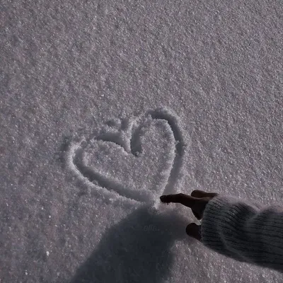 Бесплатные Сердце снега стоковые фотографии | FreeImages