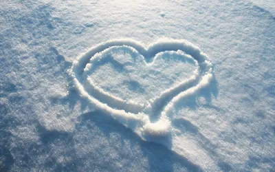 СНежно Огромное снежное сердце на …» — создано в Шедевруме