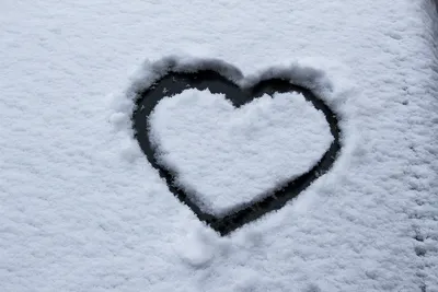 Спасибо!за❤,сердце на снегу,…» — создано в Шедевруме