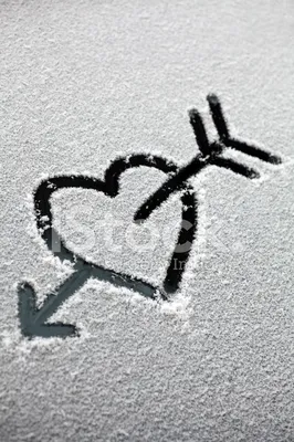 Сердце На Снегу Стоковые Фотографии | FreeImages