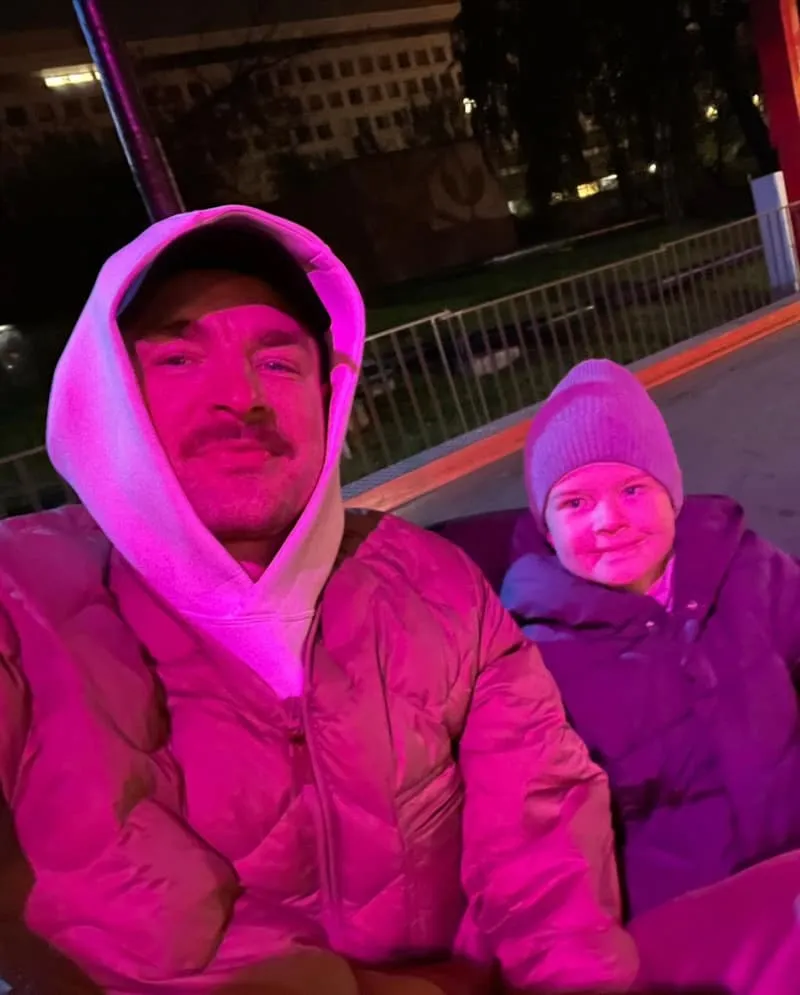 Ничему жизнь нас не учит!»: звезда «Реутов ТВ» женился на самом модном стилисте Первого канала | WOMAN Ничему жизнь нас не учит!»: звезда «Реутов ТВ» женился на самом модном стилисте Первого канала | WOMAN