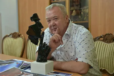 Усатый нянь\" Сергей Проханов отмечает 70-летие: как менялся актер с годами