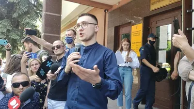 После избиения активист Сергей Стерненко попал в больницу - YouTube