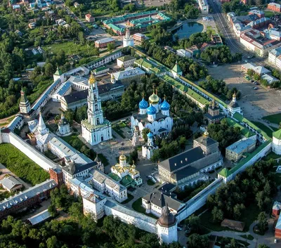 Что посмотреть в Сергиевом Посаде: достопримечательности, маршрут  самостоятельной прогулки, где поесть и как отдохнуть, как добраться и где  остановиться — Яндекс Путешествия