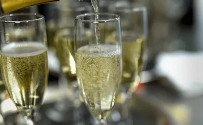 Производители предложили увеличить минимальную цену шампанского на 18% — РБК
