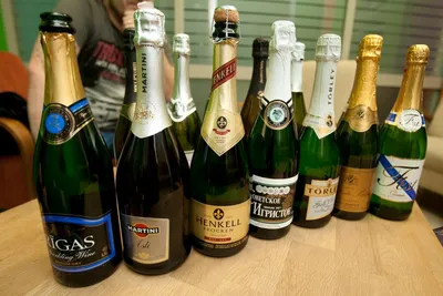 Бутылка Шампанского — стоковые фотографии и другие картинки Шампанское -  Шампанское, Бутылка, Изолированный предмет - iStock