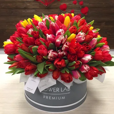 Купить тюльпаны в ТопФло: букет из шикарных цветов с быстрой доставкой в  Москве и МО.