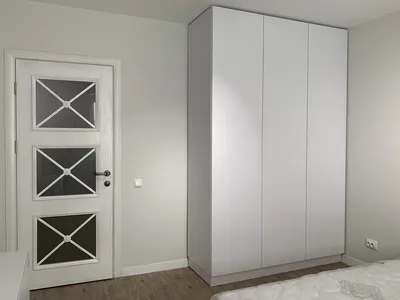 Шкаф в спальню: пространство для хранения и декора: обои