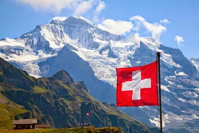 🏛️ Не как у всех: Швейцария и ее квадратный флаг | Smapse