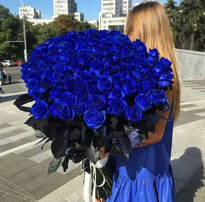 Синие розы в коробке за 4 590 руб. | Бесплатная доставка цветов по Москве