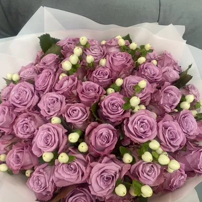 Фиолетовые розы в коробке за 4 790 руб. | Бесплатная доставка цветов по  Москве
