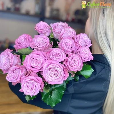 Сиреневые розы и хризантемы в коробке | купить недорого | доставка по  Москве и области