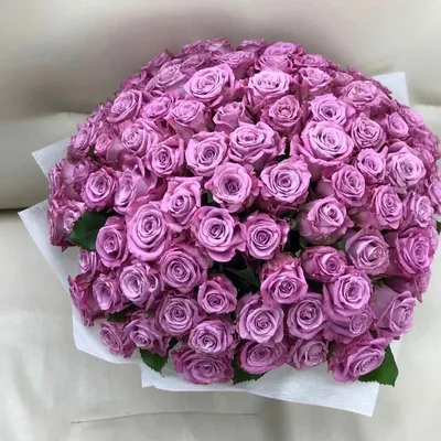 Сиреневые розы в шляпной коробке. Закажи этот FLOWERBOX в нашем онлайн  магазине доставки цветов по Риге и Латвии