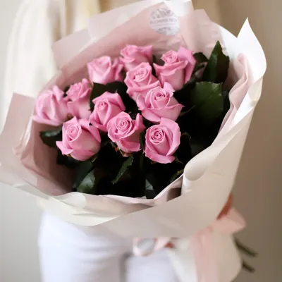 Букет из сиреневых роз и ирисов – розы с доставкой по Москве и Московской  области