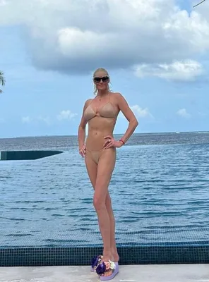 Анастасия Волочкова в купальнике показала себя без загара и с синяками на  Мальдивах