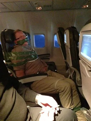 11 забавных ситуаций, произошедших на борту самолета | Ололо - смешные  картинки и веселые истории
