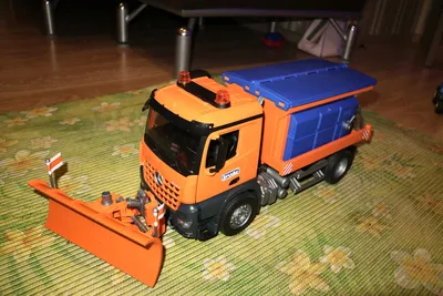 Купить снегоуборочная машина Schuco Mercedes-Benz Unimog U300 1:87, цены на  Мегамаркет