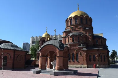 Собор Александра Невского, Новосибирск (Новосибирск, город), фотография.  общий вид в ландшафте Вид на комплекс собора св. Александра Невского с  юго-востока