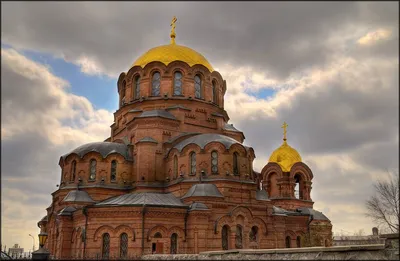 Его пытались взорвать, но не вышло: история собора Александра Невского