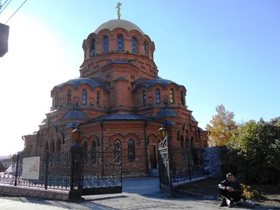 Собор Александра Невского, Новосибирск (Новосибирск, город), фотография.  дополнительная информация Храмовый комплекс с юга