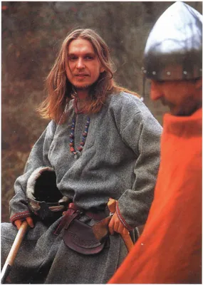 люди, одетые в средневековые костюмы Редакционное Фото - изображение  насчитывающей дни, мужчина: 235715246