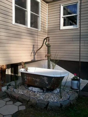 Старая ванна на дачном участке, что можно сделать из старой ванны,  практичные идеи для загородного участка