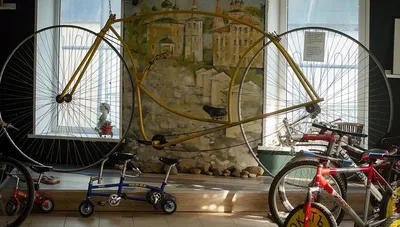 Пенни-фартинг — старинный велосипед с большим передним колесом: тест-драйв