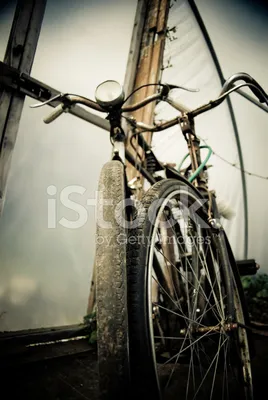 Черные Старинные Велосипеды В Велосипедном Стенде — стоковые фотографии и  другие картинки Буксировать - Буксировать, Велосипед, Веселье - iStock