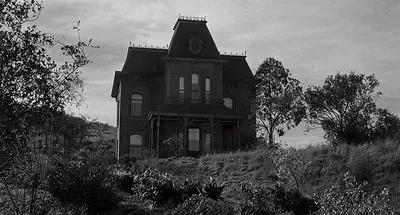 5 самых страшных домов из фильмов ужасов :: Жилье :: РБК Недвижимость